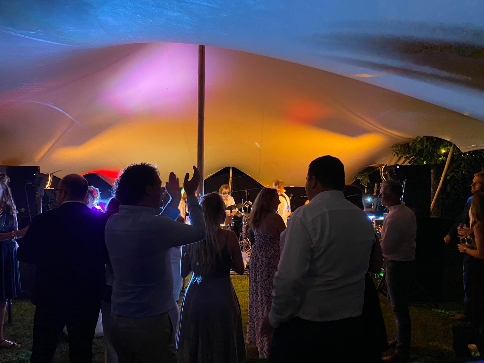 Bedrijfsfeest buiten tent, bedrijfsuitje deventer